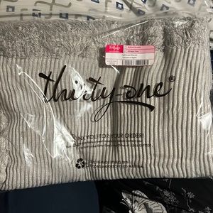 Thirty-One Lightweight Blanket Whisper Grey BNIB